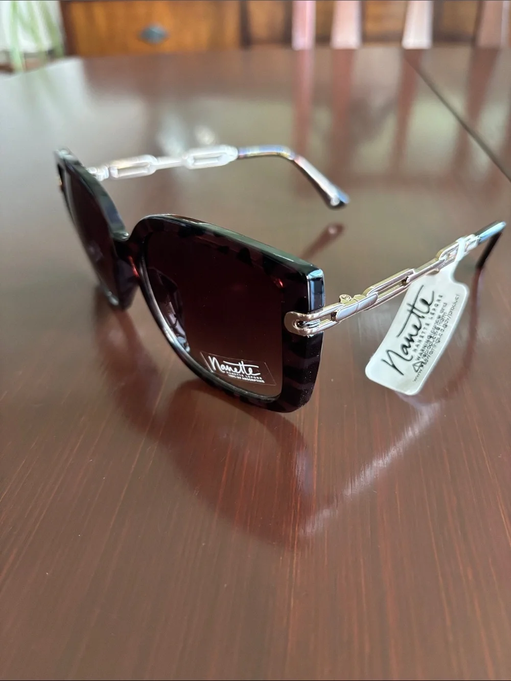 Nanette Lepore 100% UV protection,cat eye tortoise frame,gold chain arm,CAT 3,